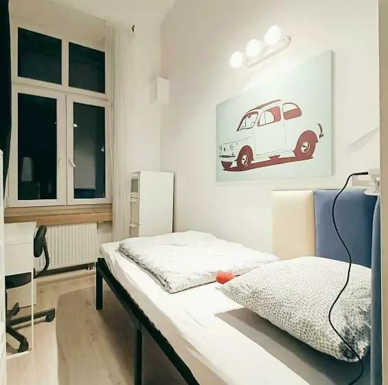 ユースホステル Centrum Fabryczna Rooms