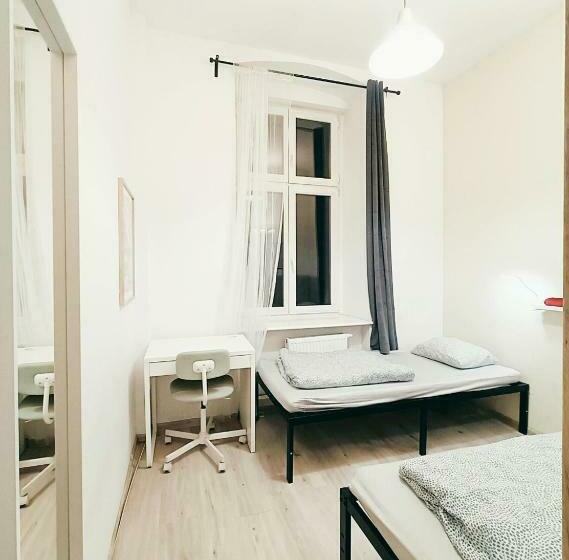 הוסטל Centrum Fabryczna Rooms