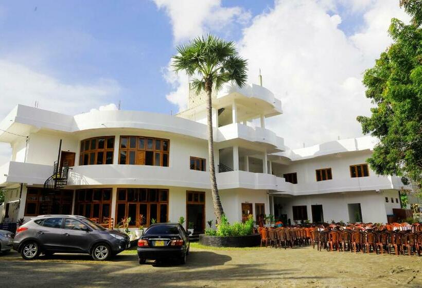 Amis Hotel & Restaurant