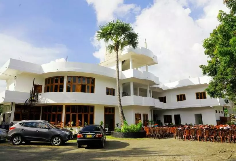 Amis Hotel & Restaurant