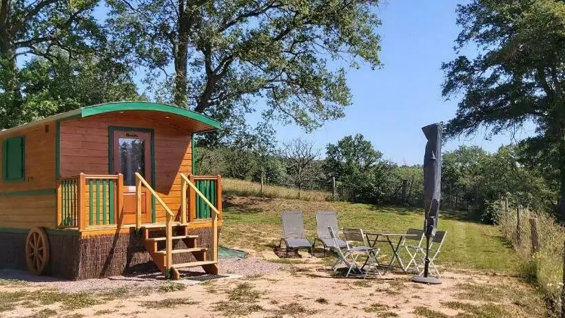 ベッドアンドブレックファースト Les Roulottes Des Ris