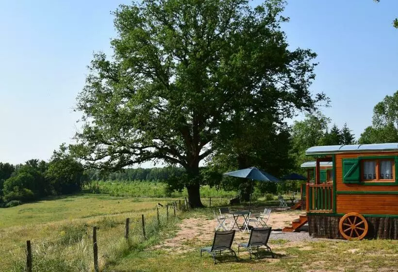 ベッドアンドブレックファースト Les Roulottes Des Ris