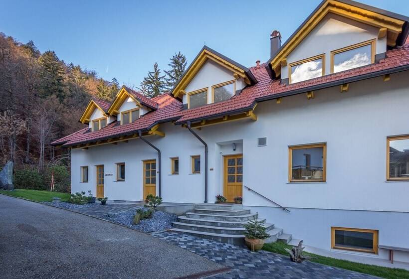 تختخواب و صبحانه Vilaraj