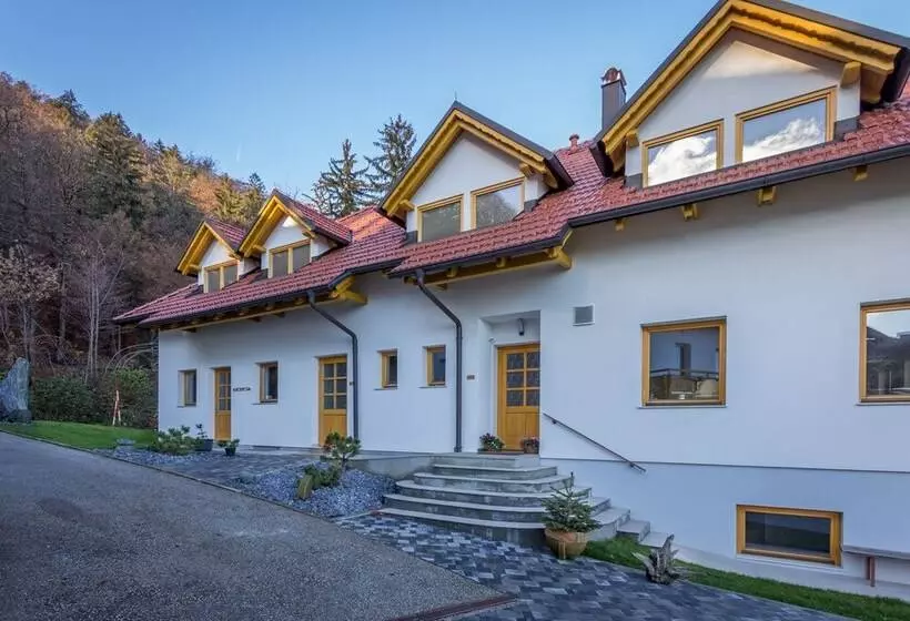 تختخواب و صبحانه Vilaraj