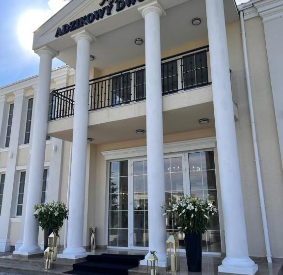 酒店 Adzikowy Dworek