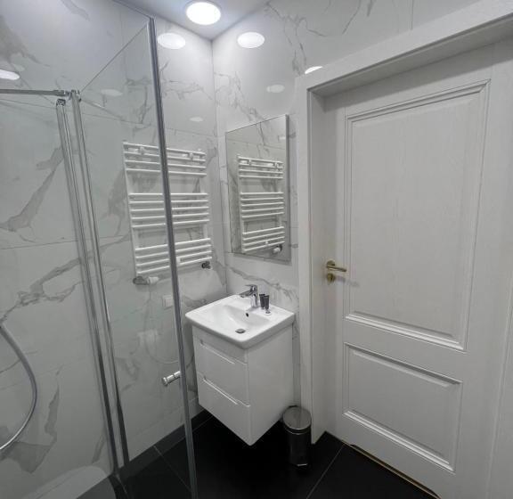 酒店 Adzikowy Dworek