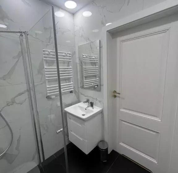 ホテル Adzikowy Dworek