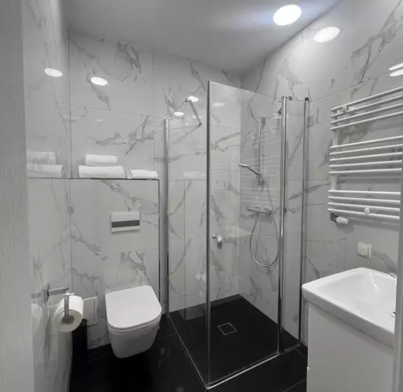 ホテル Adzikowy Dworek