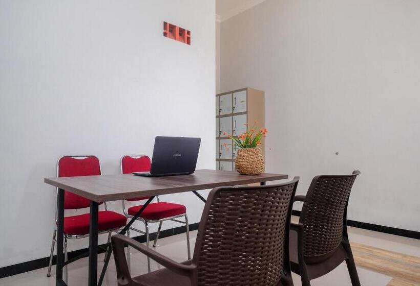 فندق Reddoorz Syariah Near Universitas Tidar Magelang