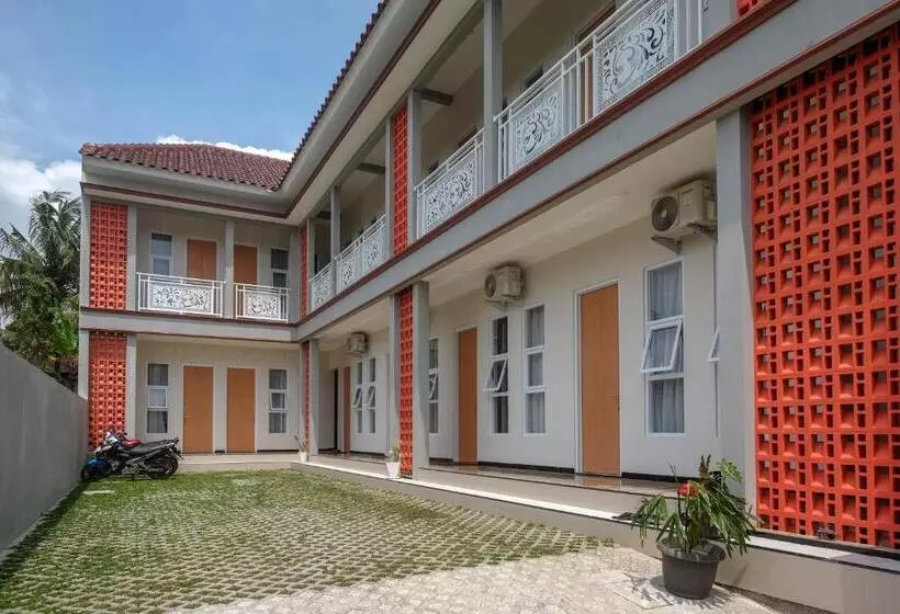 هتل Reddoorz Syariah Near Universitas Tidar Magelang