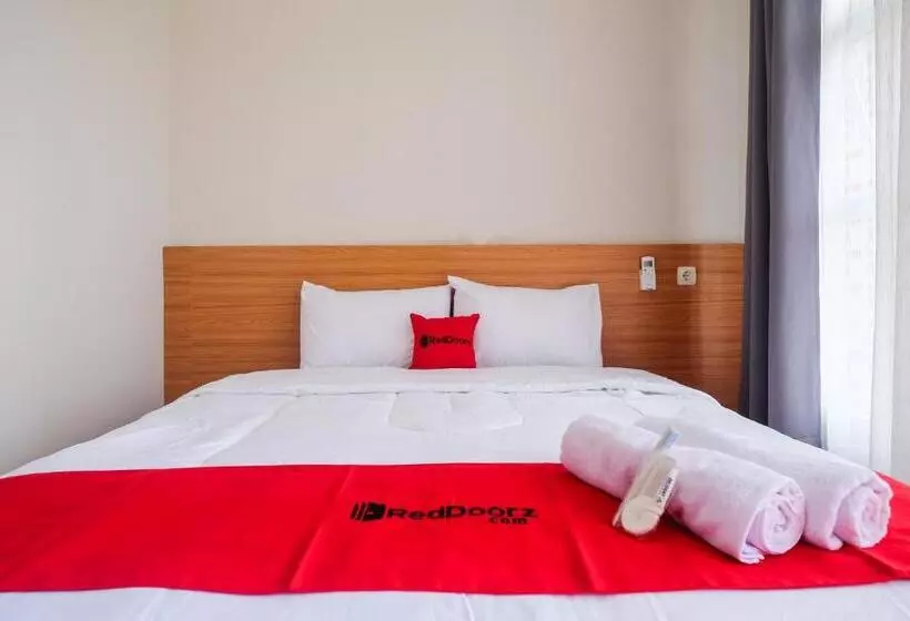 هتل Reddoorz Syariah Near Universitas Tidar Magelang