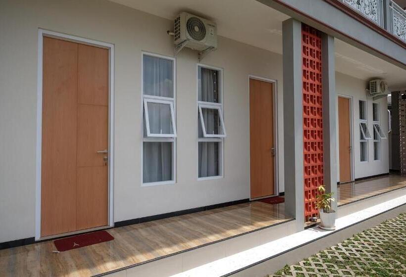 فندق Reddoorz Syariah Near Universitas Tidar Magelang