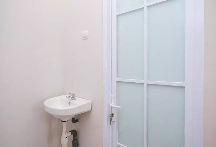 هتل Reddoorz Syariah Near Universitas Tidar Magelang
