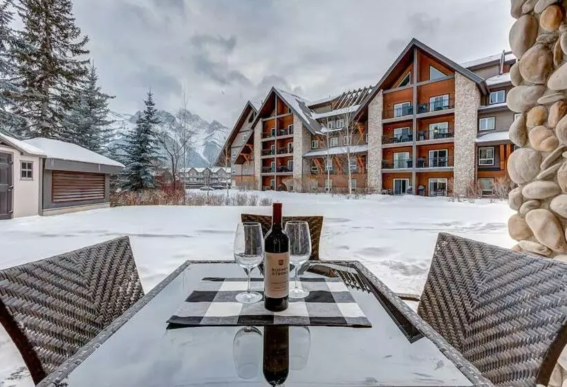 Mountain Retreat, Pool & Hot Tub, Bbq, Patio, King Bed, Sleeps 6!