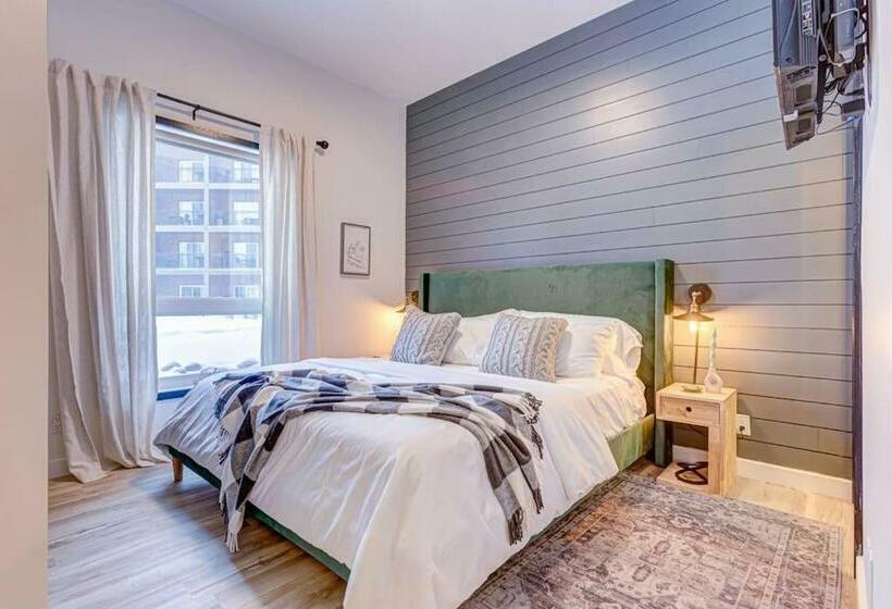 Mountain Retreat, Pool & Hot Tub, Bbq, Patio, King Bed, Sleeps 6!