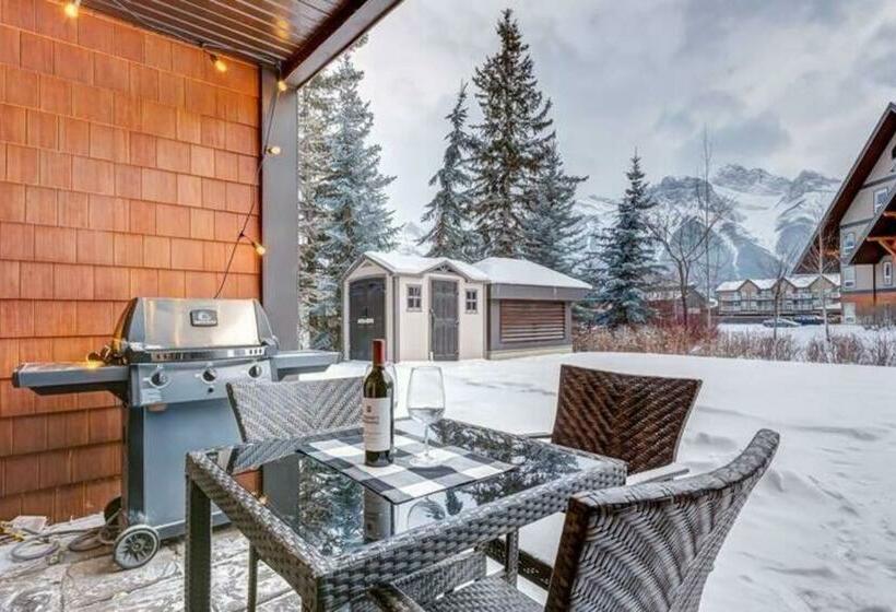 Mountain Retreat, Pool & Hot Tub, Bbq, Patio, King Bed, Sleeps 6!