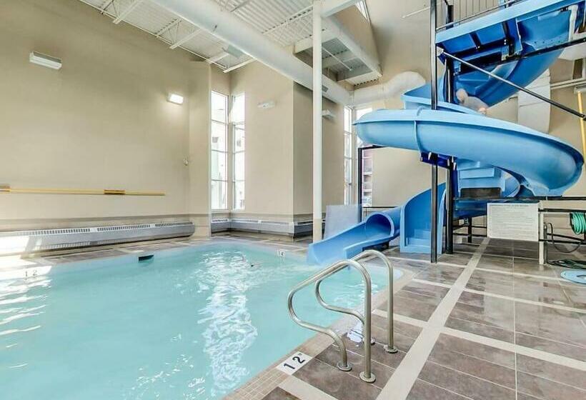 Mountain Retreat, Pool & Hot Tub, Bbq, Patio, King Bed, Sleeps 6!