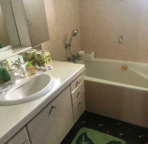 膳宿费 Bouquin Martine