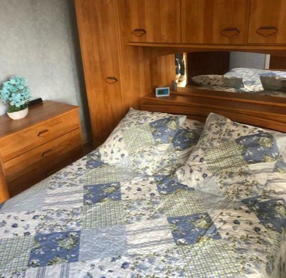 膳宿费 Bouquin Martine