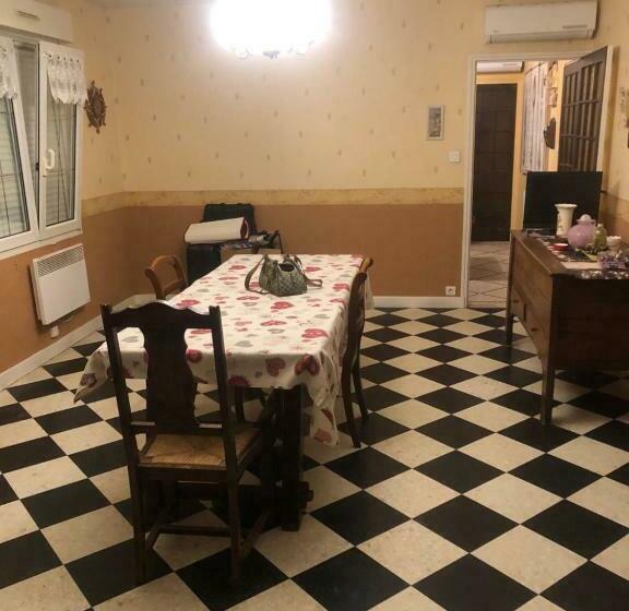 膳宿费 Bouquin Martine