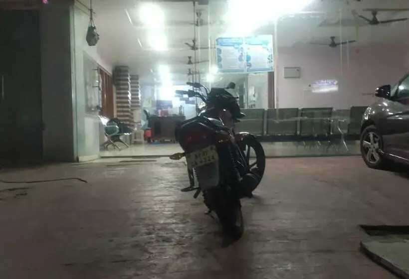 ペンション Gayatri Residency