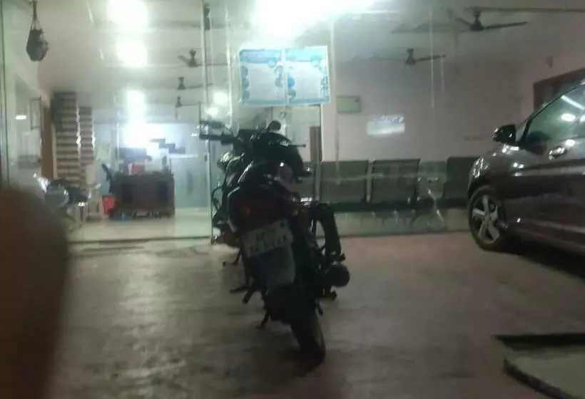 ペンション Gayatri Residency