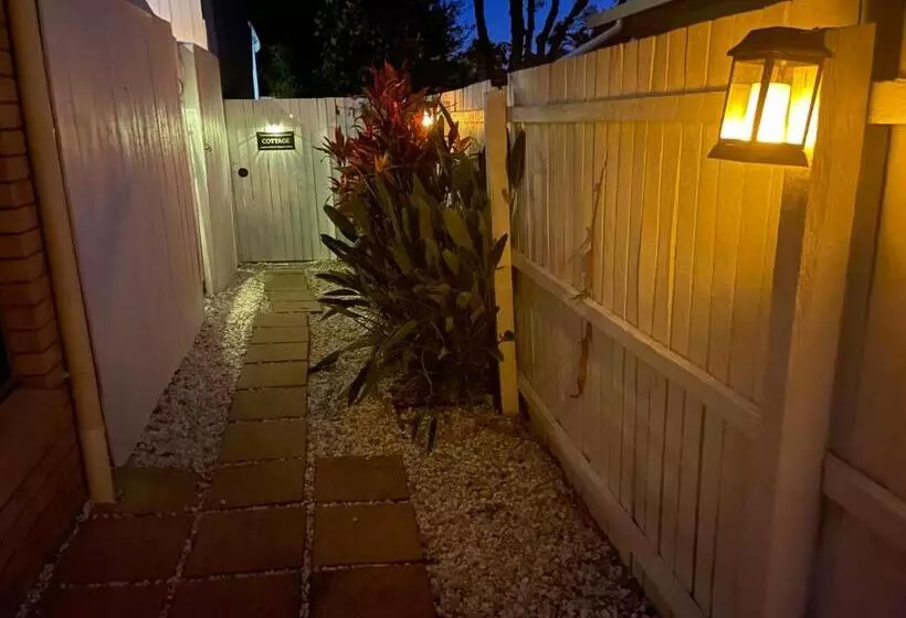 ペンション Private Outdoor Spa, Fire Pit   The Retreat Coolum Beach