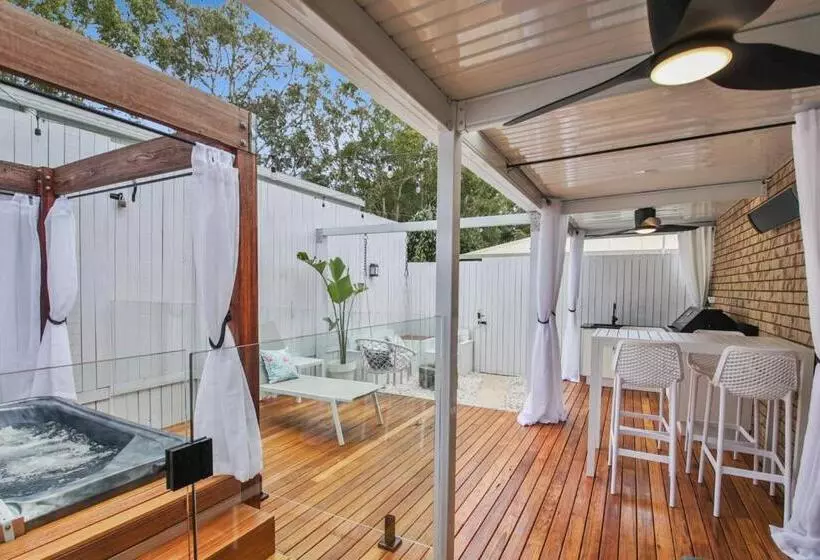 ペンション Private Outdoor Spa, Fire Pit   The Retreat Coolum Beach