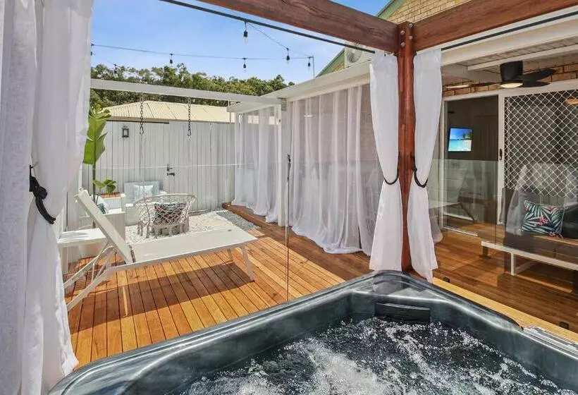 ペンション Private Outdoor Spa, Fire Pit   The Retreat Coolum Beach