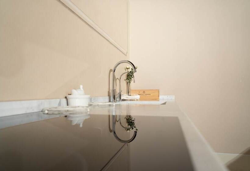 تختخواب و صبحانه Noble Floor Luxury Apartment