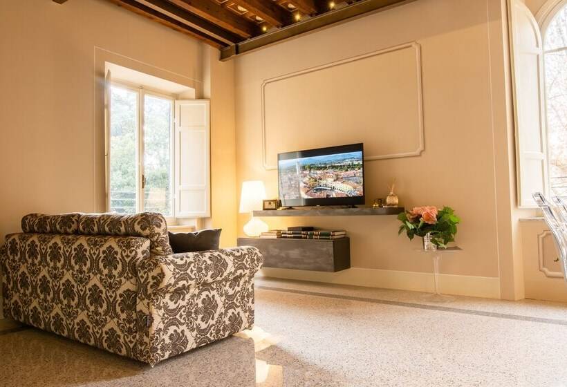 تختخواب و صبحانه Noble Floor Luxury Apartment