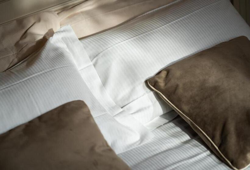 تختخواب و صبحانه Noble Floor Luxury Apartment