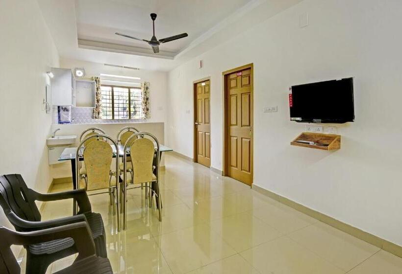 בית מלון כפרי Spot On Royal Heights