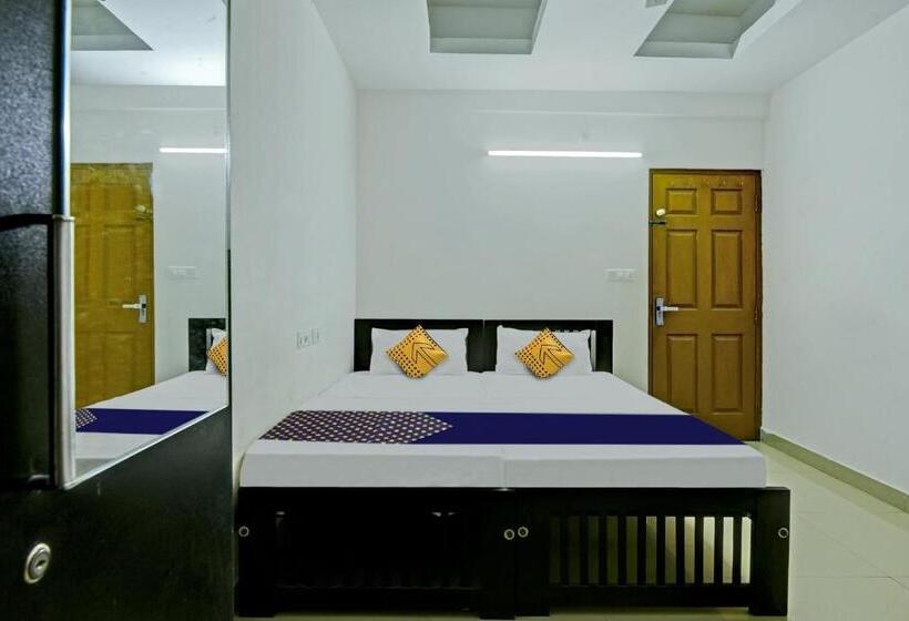 בית מלון כפרי Spot On Royal Heights