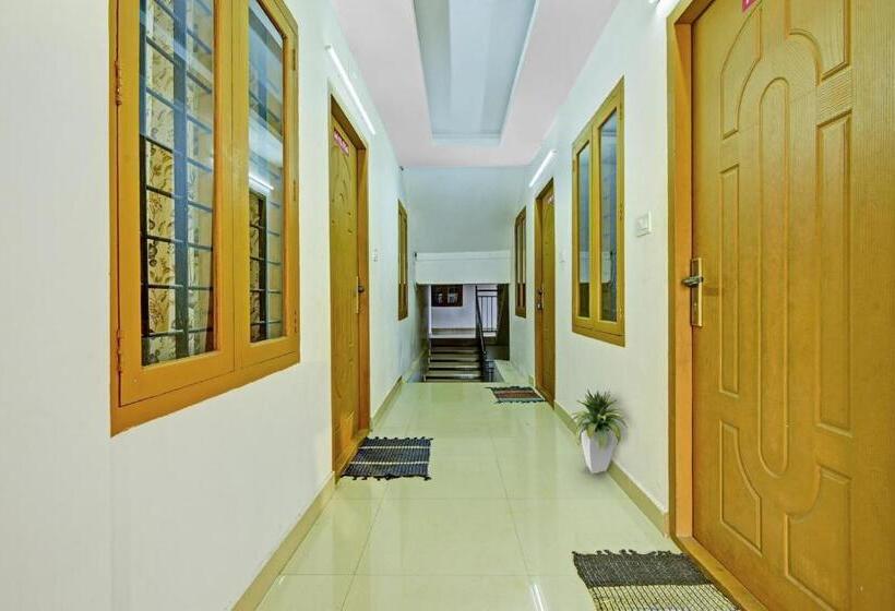 בית מלון כפרי Spot On Royal Heights