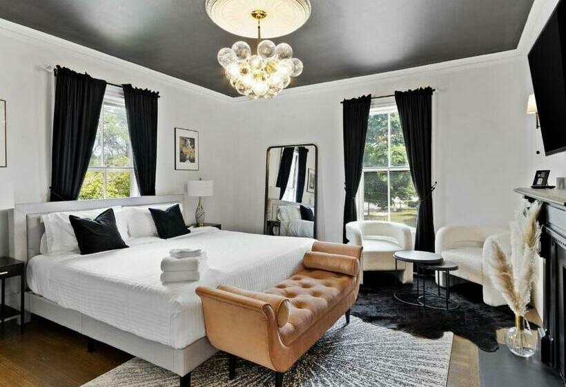 Отель The Coach House