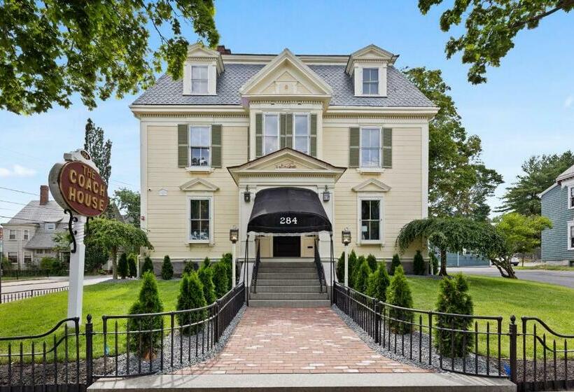 Отель The Coach House