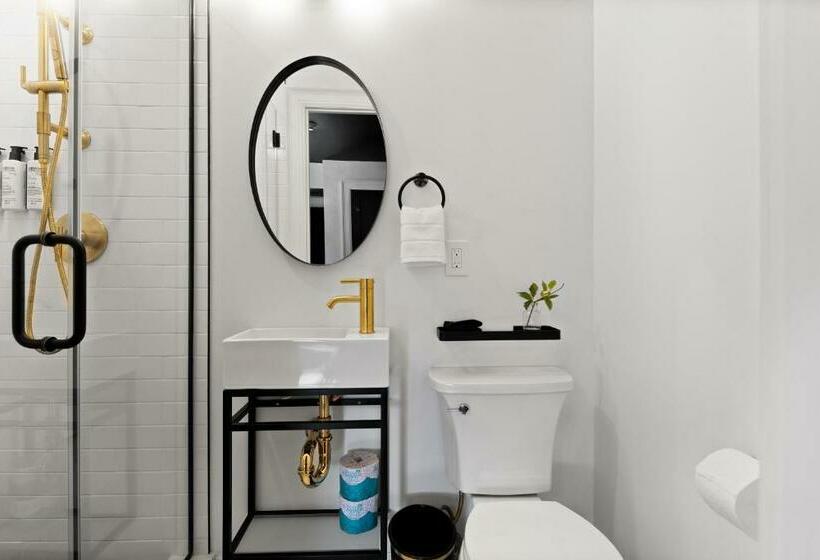 Отель The Coach House