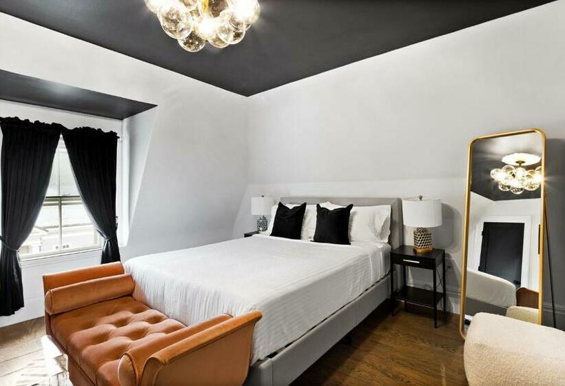 Отель The Coach House