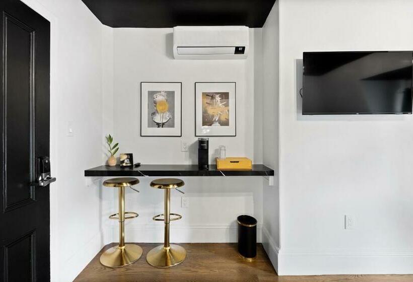 Отель The Coach House