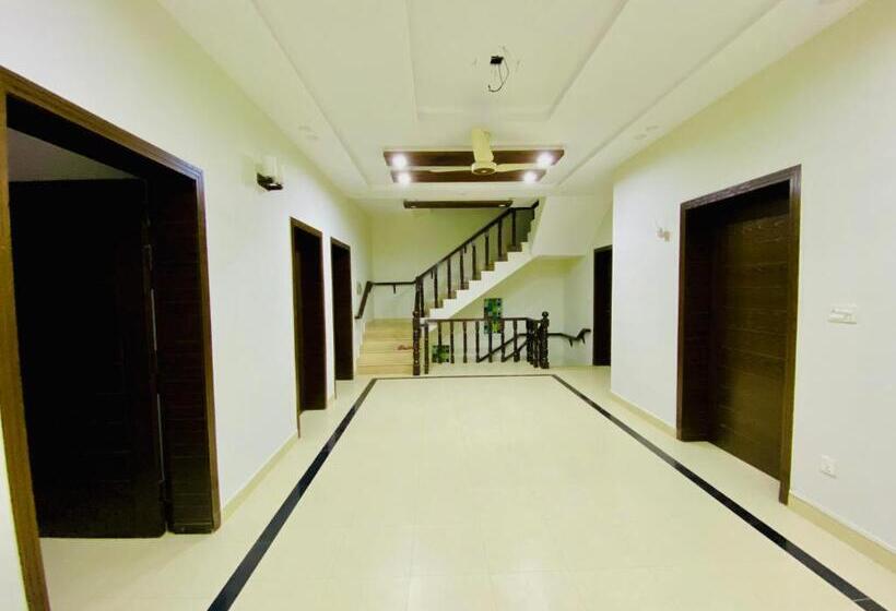 پانسیون Moon Light Guesthouse