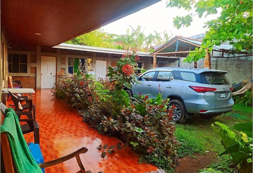 پانسیون Rustic House Hostel