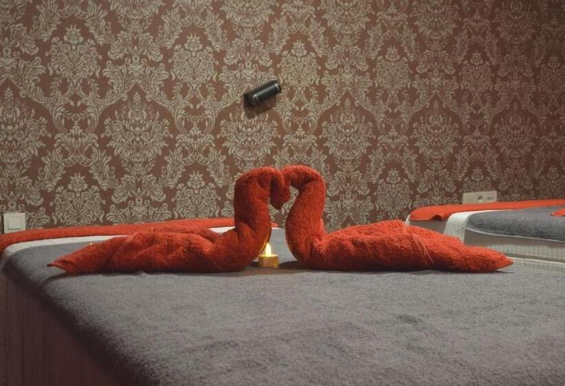 مبيت وإفطار Nayada Otel Spa