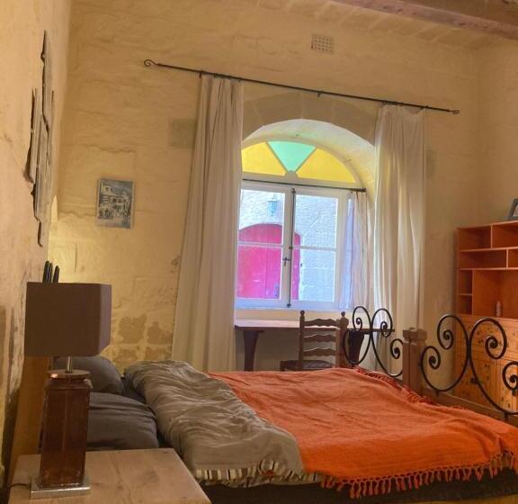 تختخواب و صبحانه Peaceful Farmhouse Stay With Cozy Yard