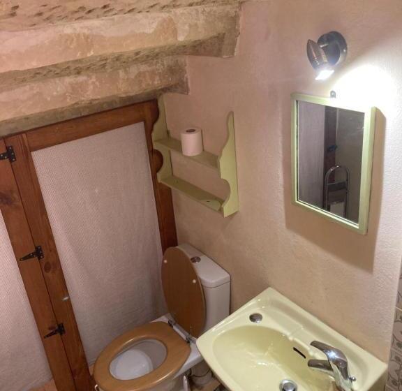 تختخواب و صبحانه Peaceful Farmhouse Stay With Cozy Yard