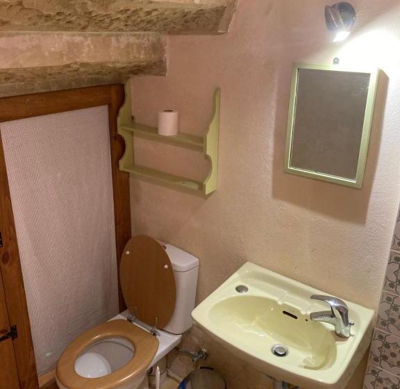 تختخواب و صبحانه Peaceful Farmhouse Stay With Cozy Yard