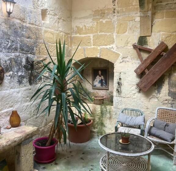 تختخواب و صبحانه Peaceful Farmhouse Stay With Cozy Yard