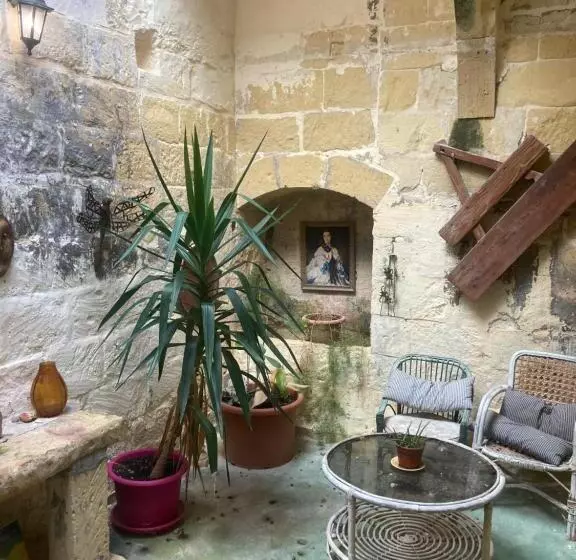 تختخواب و صبحانه Peaceful Farmhouse Stay With Cozy Yard