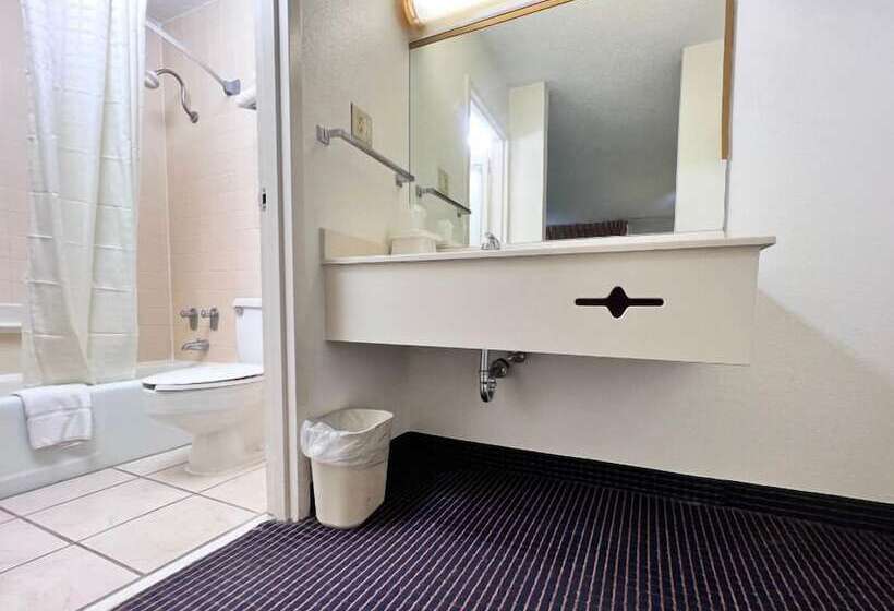 Отель Heritage Inn And Suites