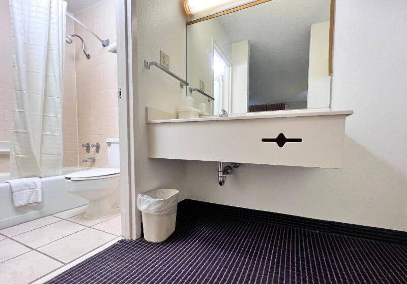 Отель Heritage Inn And Suites